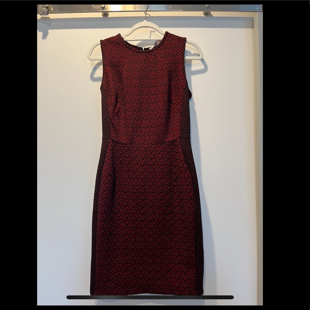 DR Collection Red & Black Knee-Length Shift Dress